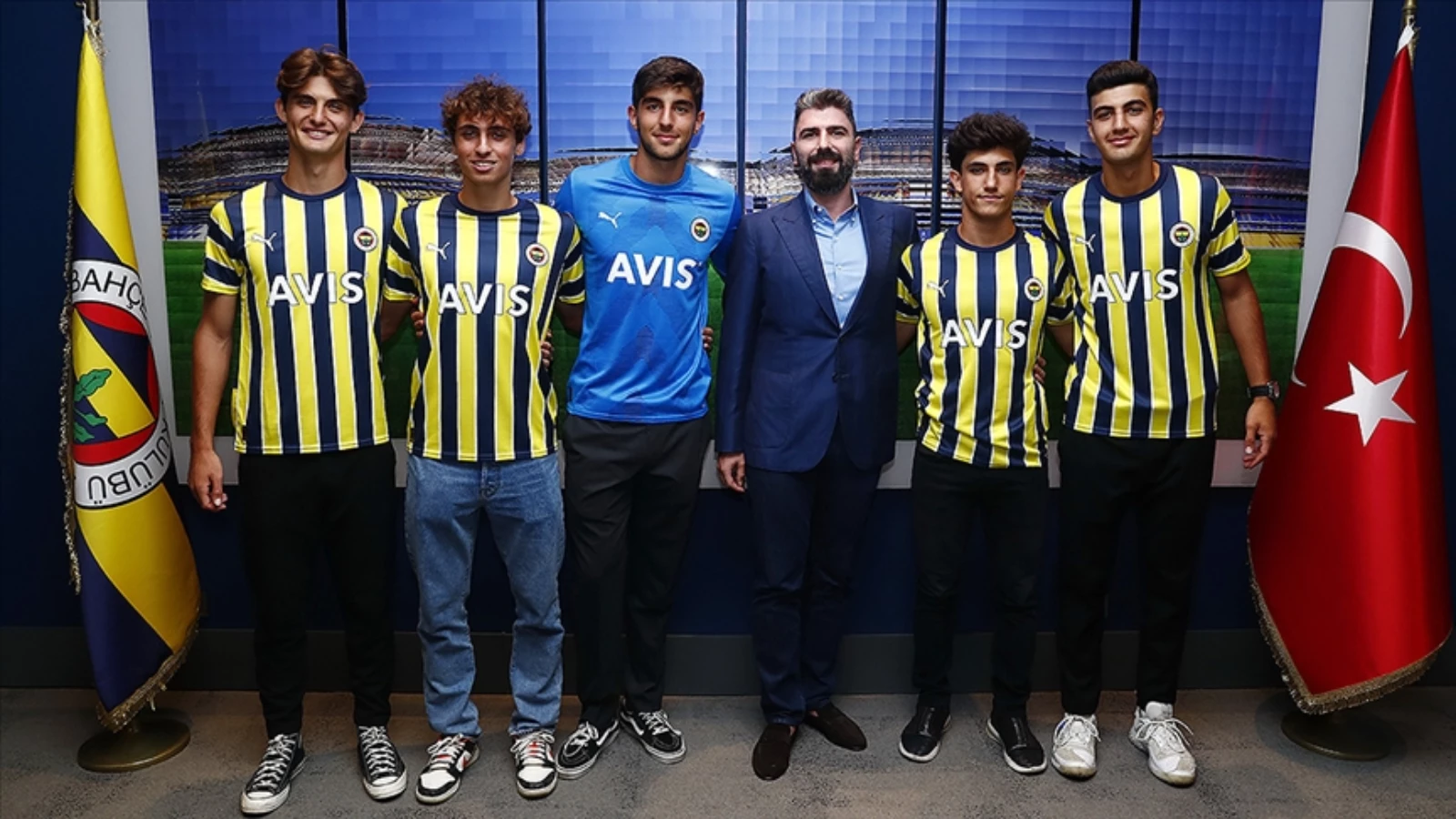 Fenerbahçe, 5 Genç İsimle Sözleşme İmzaladı