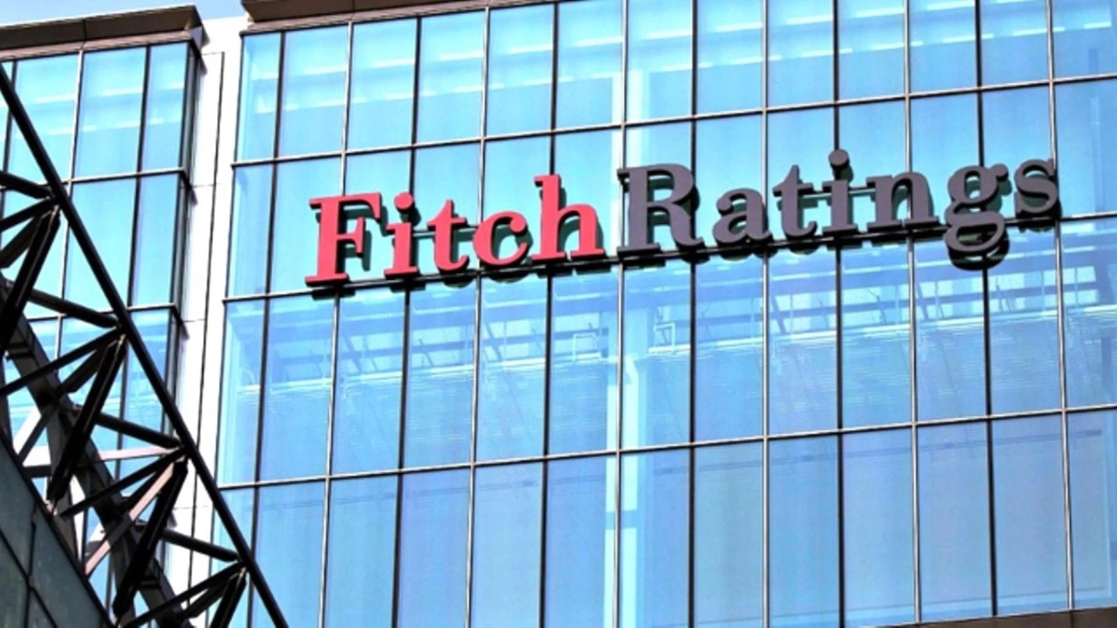 Fitch, Savaştaki Ukrayna'nın Kredi Notunu Artırdı!