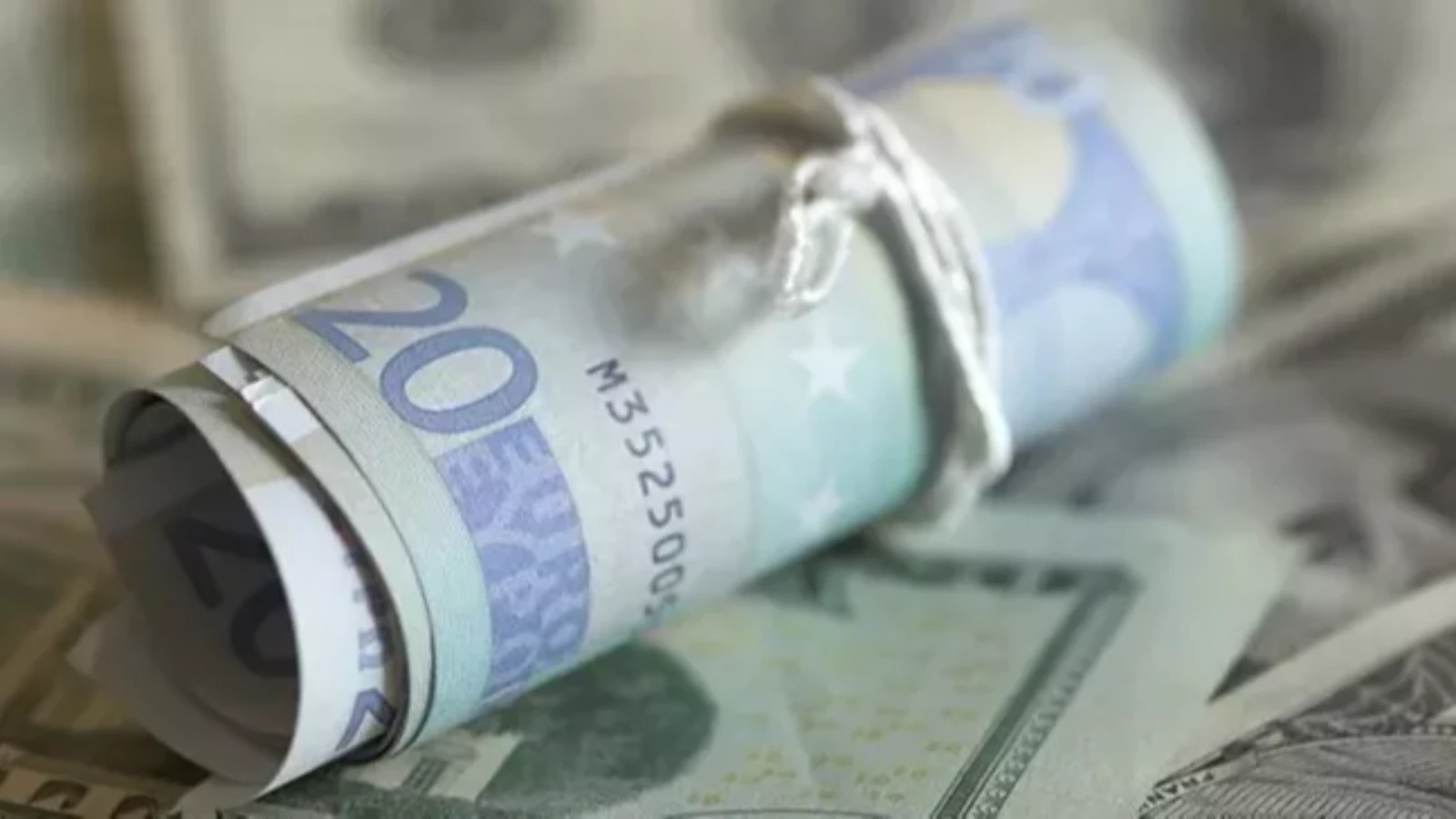 Euro Dolar Karşısında Konumunu Kaybediyor!