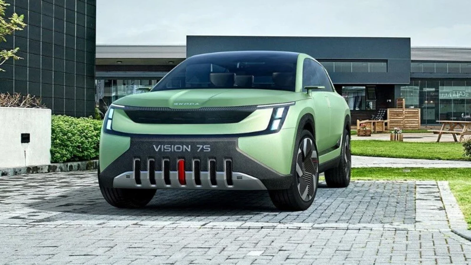 Yeni Logo ve Elektrikli Modeliyle Skoda Vision 7S Tanıtıldı