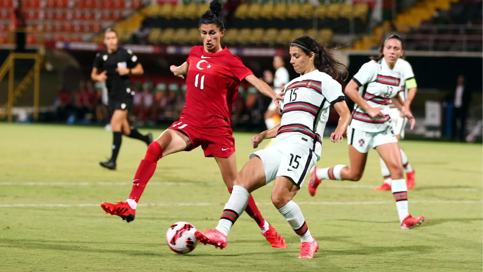 A Milli Kadın Futbol Takımı, Portekiz'e 4-0 Yenildi