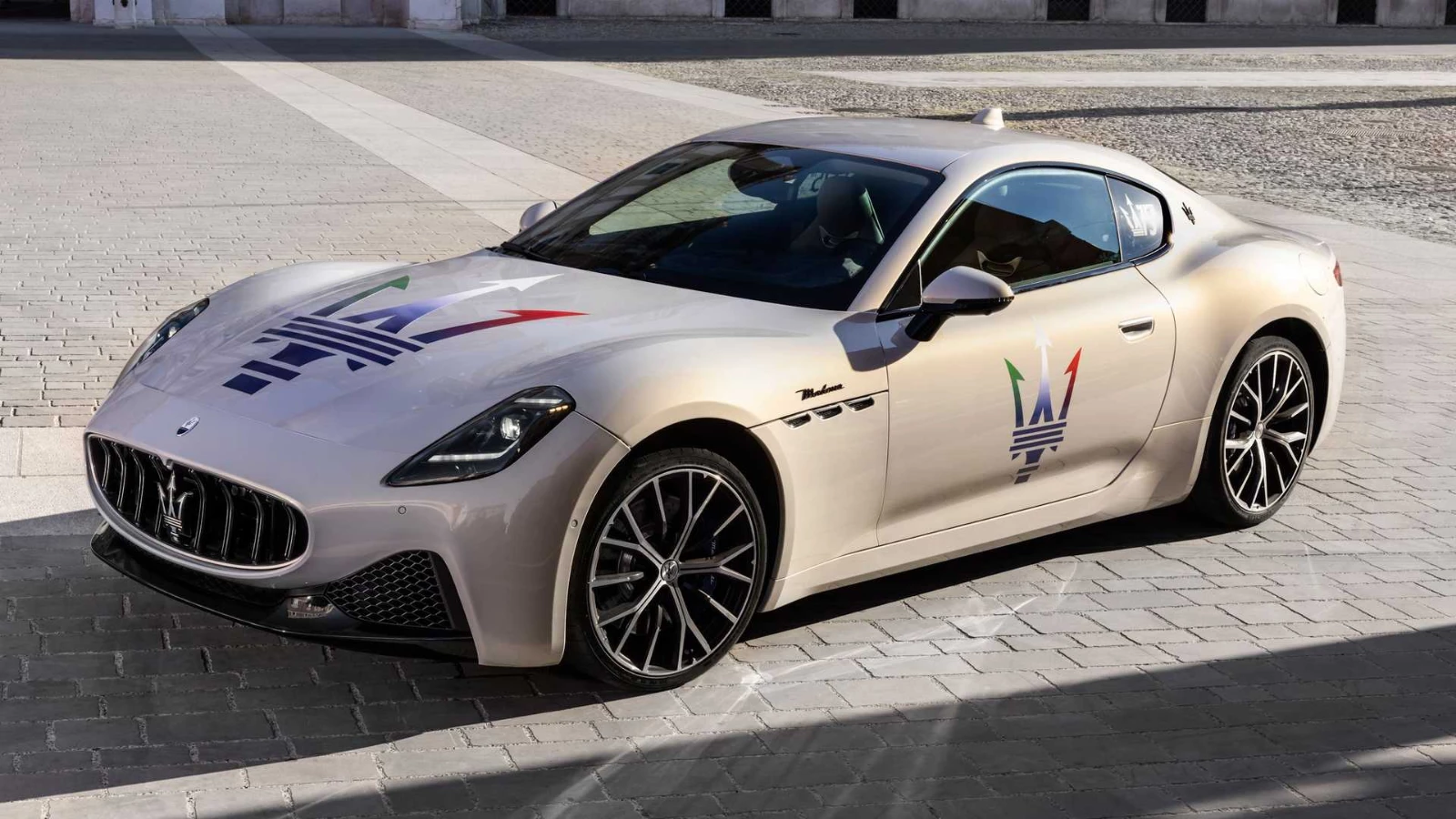 Maserati, GranTurismo'nun Dış Tasarımını Paylaştı