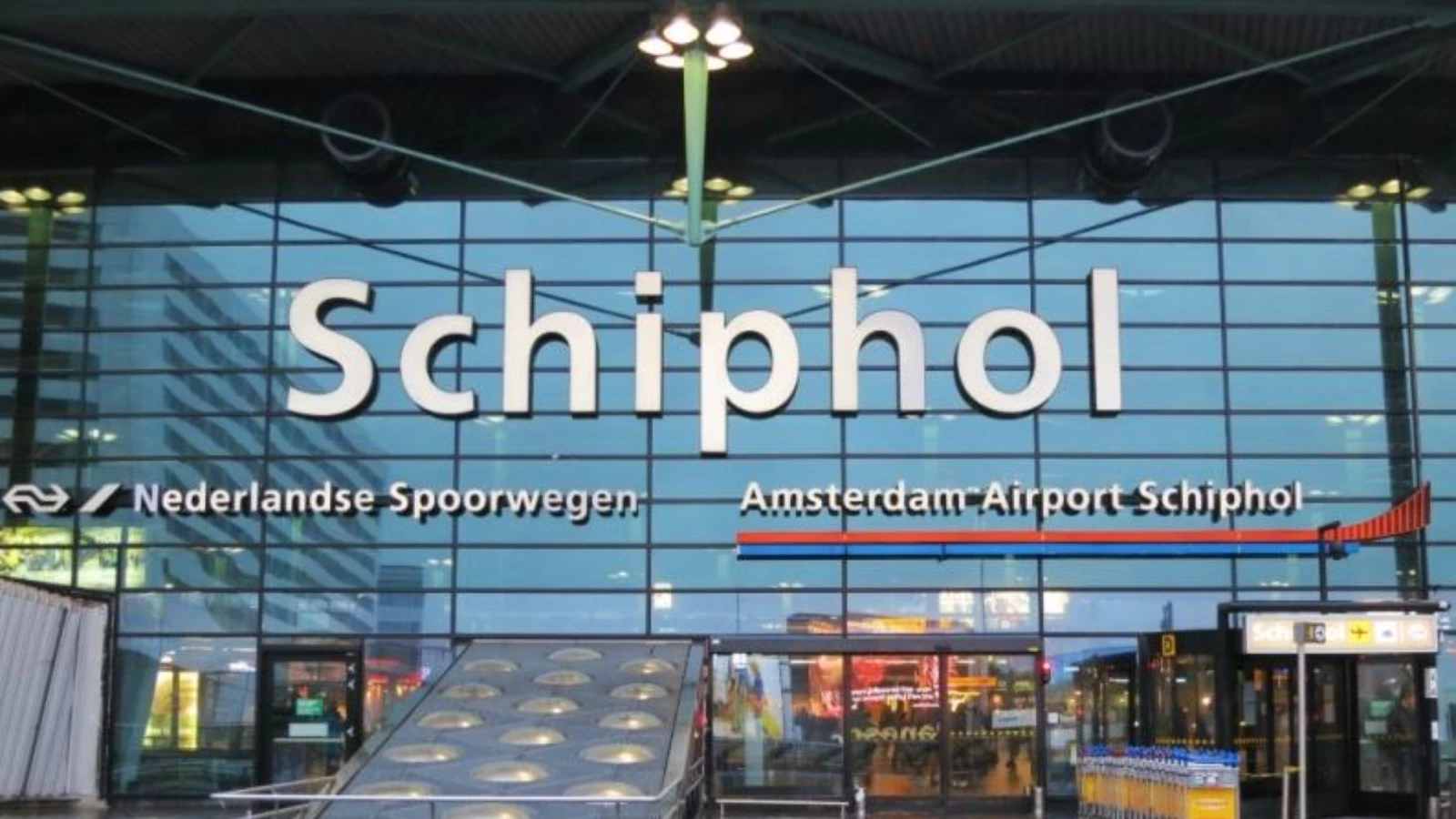 Amsterdam Schiphol Havalimanı Yolcu Sayısını Azaltıyor