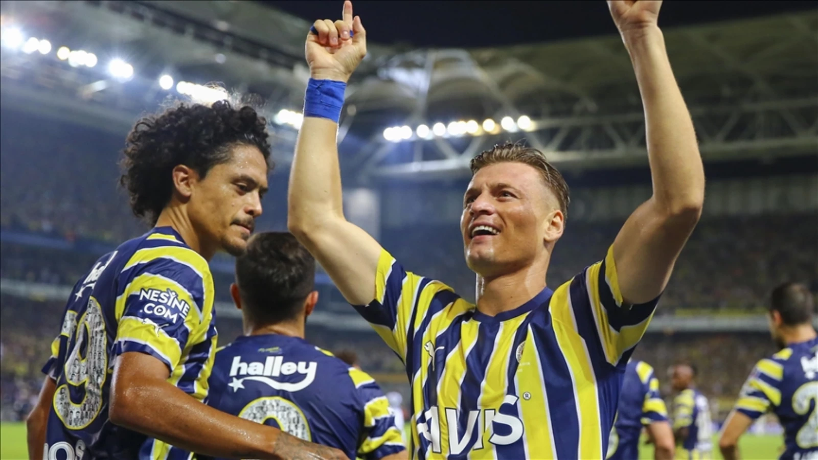 Fenerbahçeli Futbolcu Ezgjan Alioski Şampiyonluğa İnanıyor