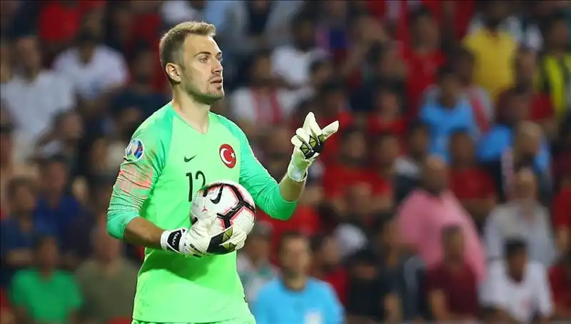 Mert Günok Futbolu Bırakma Kararıyla Tüm Dikkatleri Üzerine Çekti