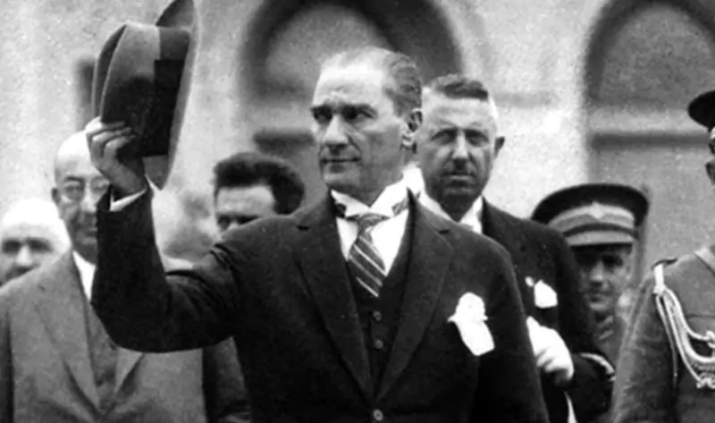 Türkiye Cumhuriyeti'nin Kurucusu Ulu Önder Mustafa Kemal Atatürk