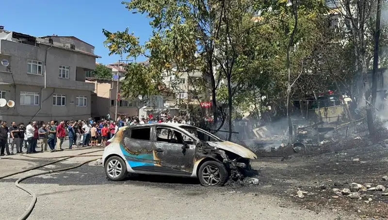 Gecekonduda Çıkan Yangın, Yangın Araçlarını Kullandığı Anlarda Yüzde Yüz Hasar Yaratıyor