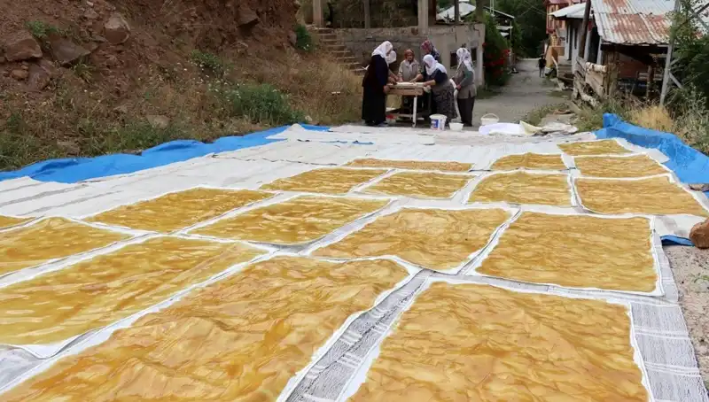 Dev Kazanlarda Odun Ateşiyle Hazırlanan Kış Lezzetleri