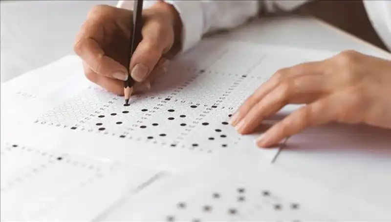 Okuldan Sınav Sorusu Çalmaya Çalışan Anne Suçüstü Yakalandı