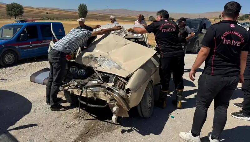 Kahramanmaraş'ta Feci Kaza: Kamyonet ve Otomobil Çarpıştı, 3 Yaralı