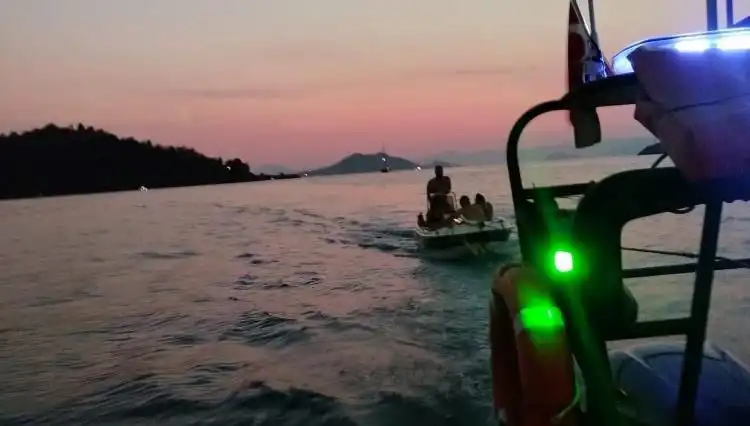 Fethiye Açıklarında Sürüklenen Teknedeki 4 Kişi Kurtarıldı, Hayat Kurtarma Mücadelesi!