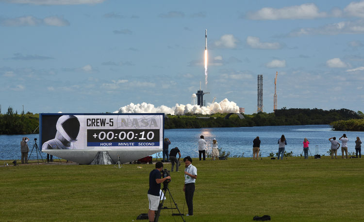 NASA'nın Crew 5 Astronotlarının Olduğu Roketi Uzaya Gönderildi