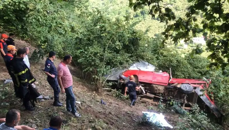 Fındık İşçilerini Taşıyan Araç Şarampole Yuvarlandı: Hayat Kayıpları ve Yaralılar Var!