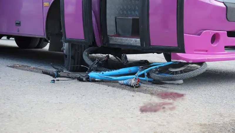 Bisikletiyle Oynarken Otobüsün Altında Kalan Çocukların Dramı