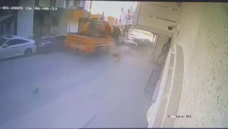 Kontrolden Çıkan Vinç, 23 Araca Çarparak Kasvetli Bir Kaza Geçirdi