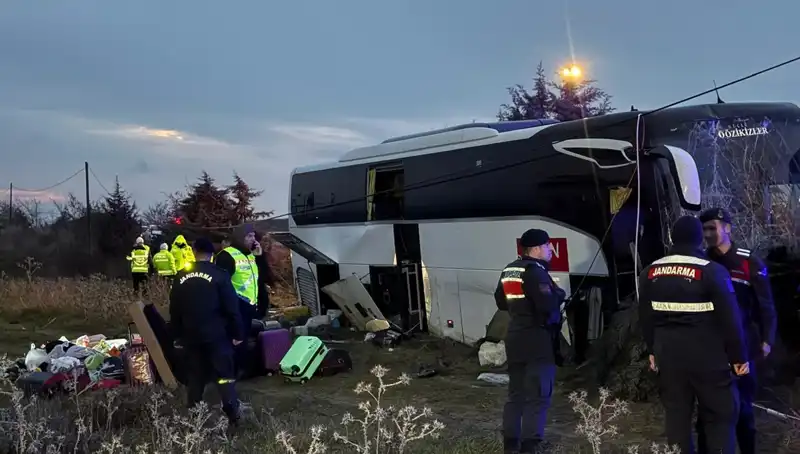 Çanakkale'de Korkunç Kaza: Kontrolden Çıkan Otobüs Şarampole Uçtu