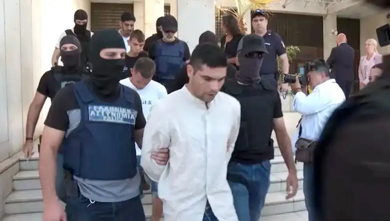 Atina'da Şok Cinayet: Profesörün Ölümü ve 5 Gözaltı
