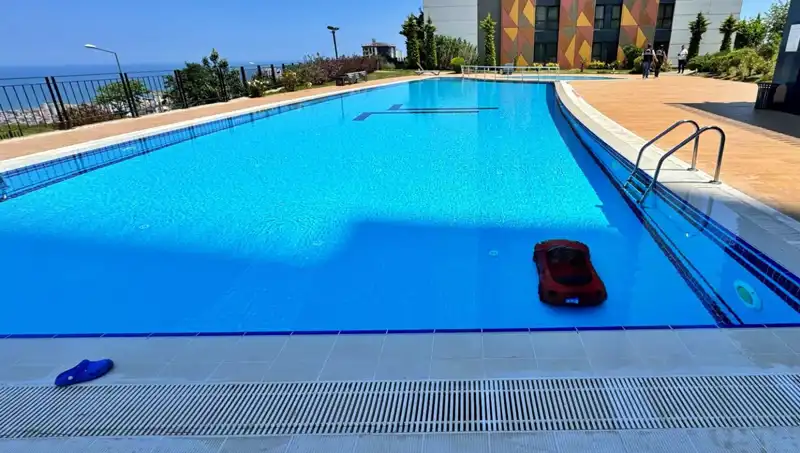 Samsun'da Akülü Araba Kazası: 4 Yaşındaki Çocuk Havuzda Can Tehlikesi Yaşadı