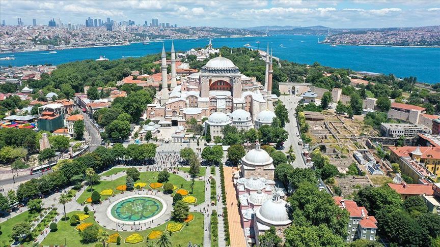 Tarih ve İç İçe Geçmiş Gizemler Dünyası Ayasofya