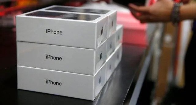 Tek Seferde 300 iPhone Satın Alan Adam Soyuldu!