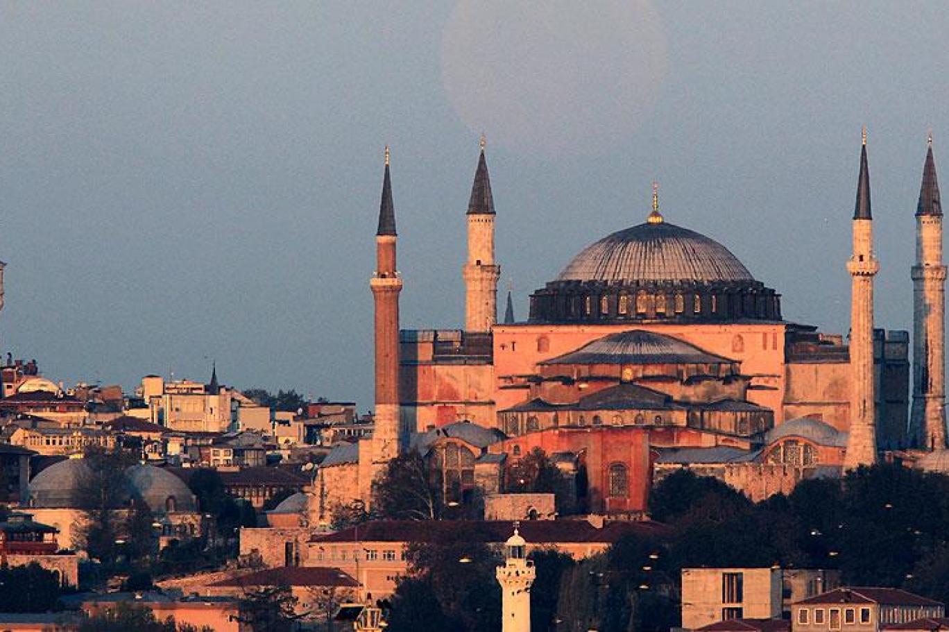 Tarih ve İç İçe Geçmiş Gizemler Dünyası Ayasofya