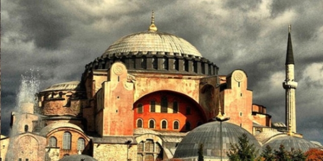 Tarih ve İç İçe Geçmiş Gizemler Dünyası Ayasofya