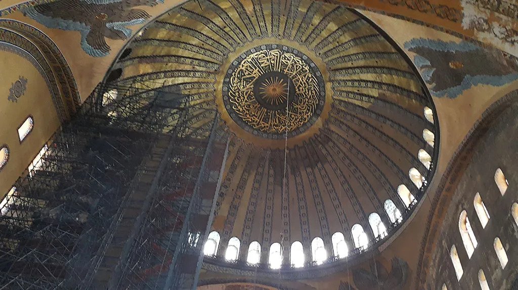 Tarih ve İç İçe Geçmiş Gizemler Dünyası Ayasofya