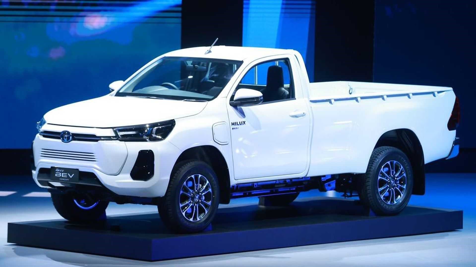 Toyota, Elektrikli Hilux Konseptini Tayland'da Sergiledi